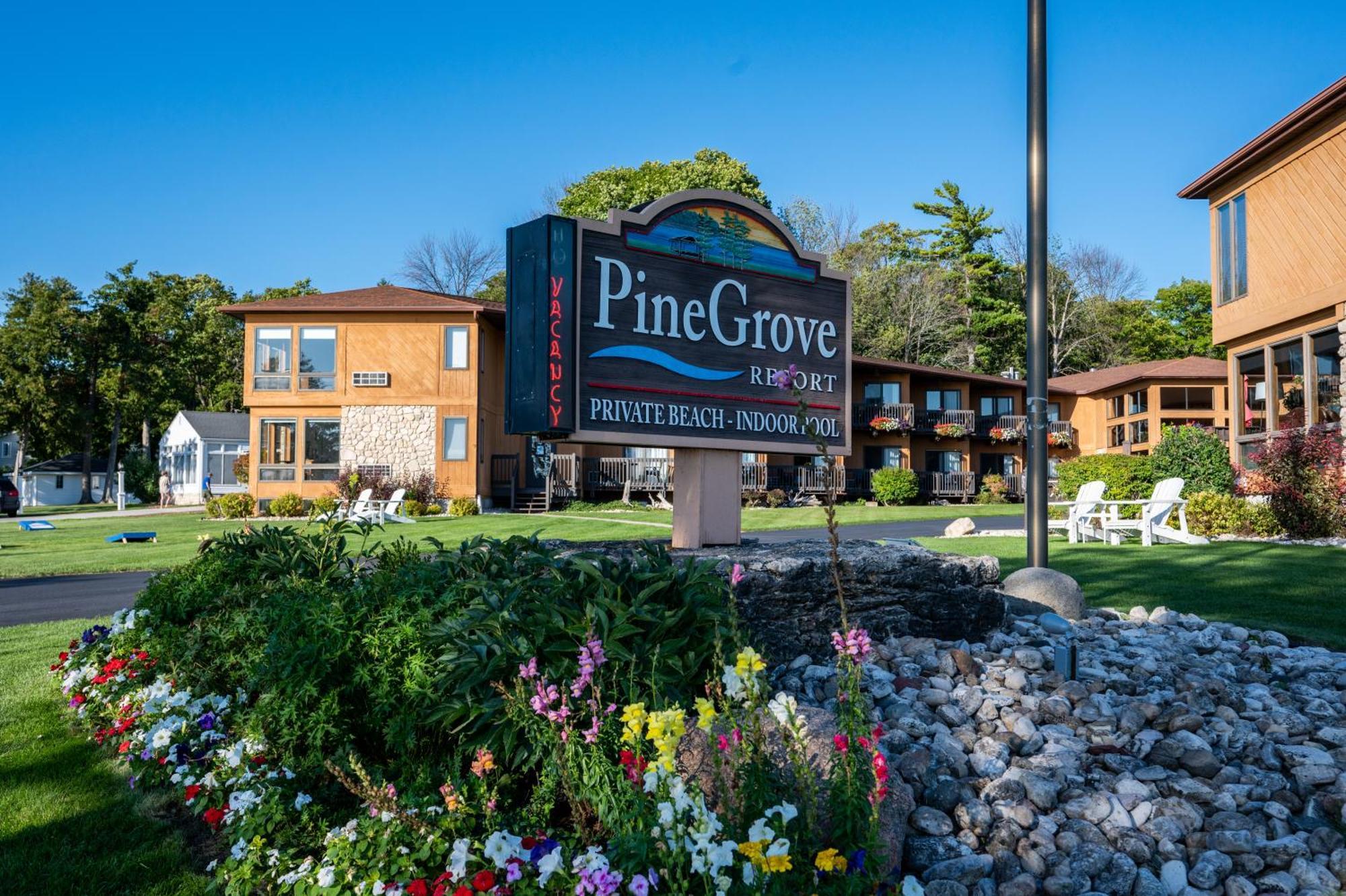 Pine Grove Resort เอเฟรม ภายนอก รูปภาพ